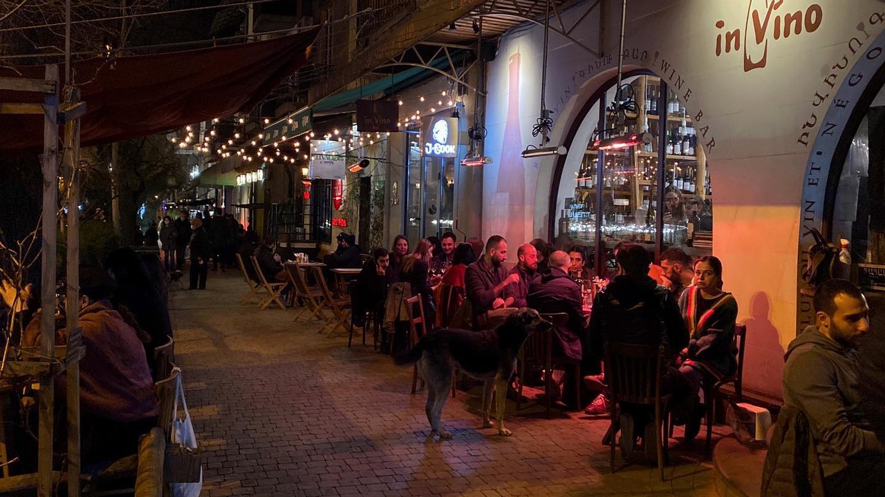 Сарьяна вечером: как Wine Street превратилась в гастрономический маршрут