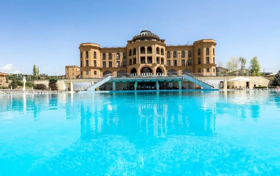 Отели Армении с бассейном: где отдых превращается в resort experience